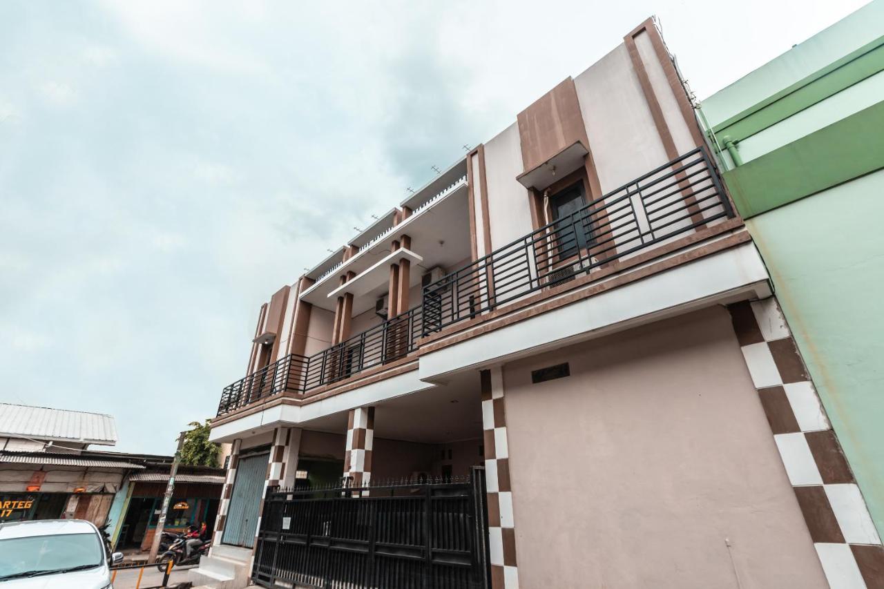 Oyo Life 2925 Midys Bekasi