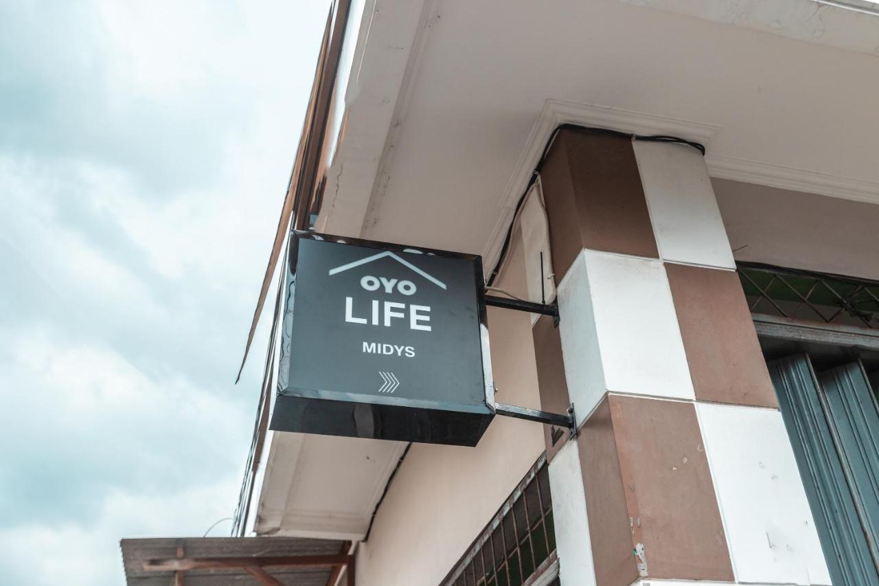 Oyo Life 2925 Midys