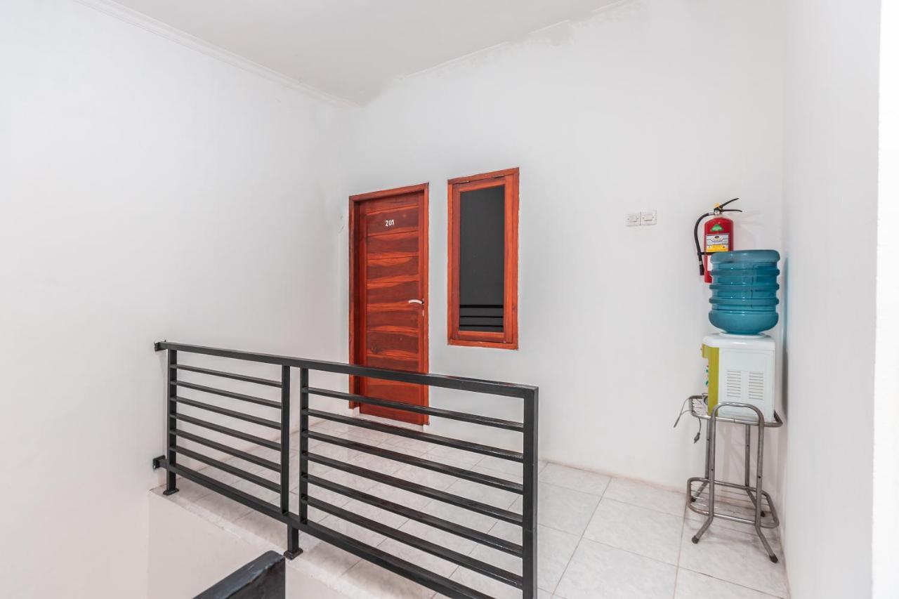 Oyo Life 2925 Midys Bekasi