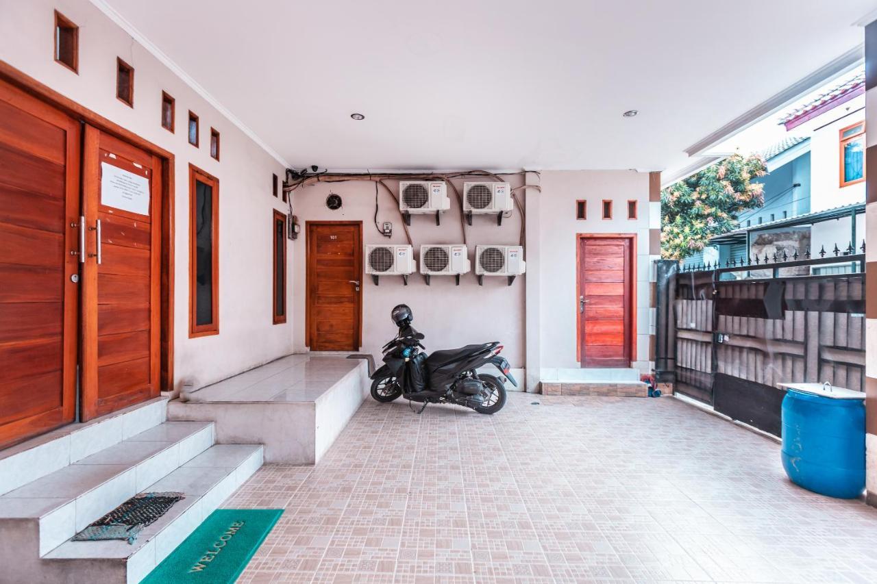 Oyo Life 2925 Midys Bekasi