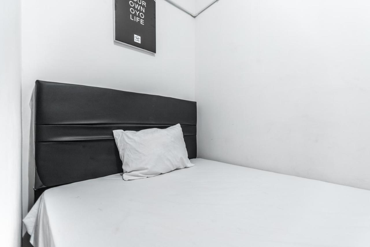 Oyo Life 2925 Midys Bekasi